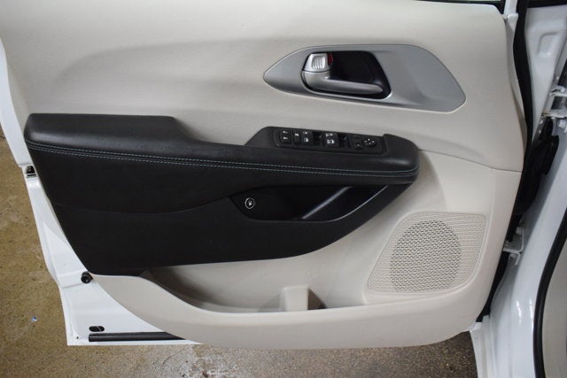 2017 Chrysler Pacifica Hybrid Platinum