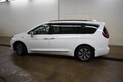 2017 Chrysler Pacifica Hybrid Platinum