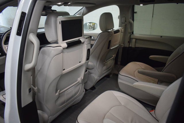 2017 Chrysler Pacifica Hybrid Platinum