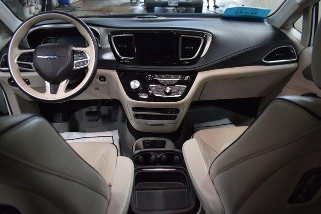 2017 Chrysler Pacifica Hybrid Platinum