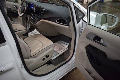 2017 Chrysler Pacifica Hybrid Platinum