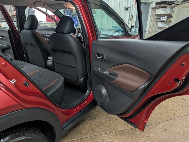 2021 Nissan Kicks SR